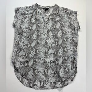 Adrienne Vittadini Black & White Snake-Print Cap Sleeve Blouse